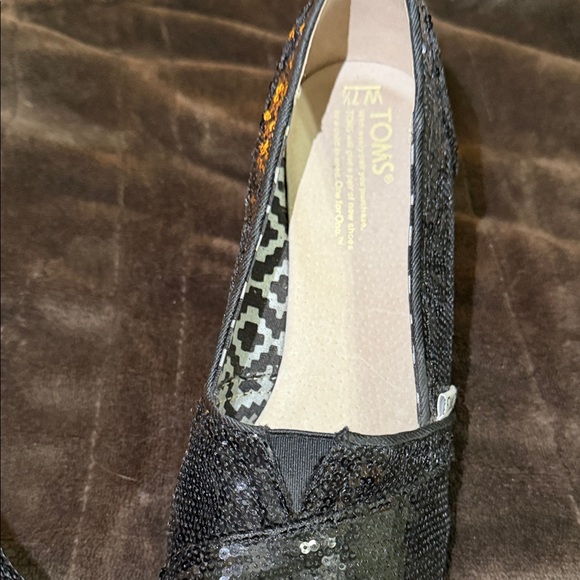 TOMS Black Sequin Wedge Shoes - Picture 4 of 5
